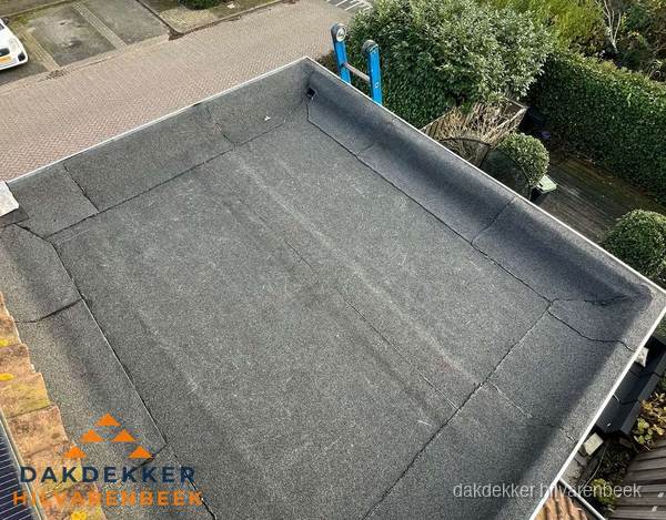 Gerenoveerd plat dak met nieuwe bitumen dakbedekking in Hilvarenbeek Gerenoveerd plat dak met nieuwe bitumen dakbedekking in Hilvarenbeek