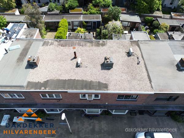 Plat dak met grindballast en dakdoorvoeren in Hilvarenbeek Plat dak met grindballast en dakdoorvoeren in Hilvarenbeek