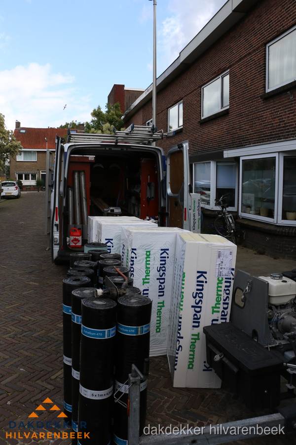 Levering van Kingspan isolatieplaten en bitumenrollen voor dakproject in Hilvarenbeek Levering van Kingspan isolatieplaten en bitumenrollen voor dakproject in Hilvarenbeek