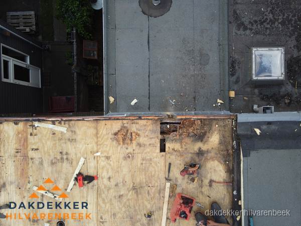 Dakschade en renovatie plat dak vanuit de lucht in Hilvarenbeek Dakschade en renovatie plat dak vanuit de lucht in Hilvarenbeek