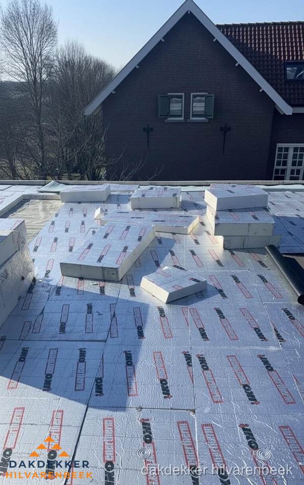 IKO PIR isolatieplaten op plat dak in Hilvarenbeek IKO PIR isolatieplaten op plat dak in Hilvarenbeek