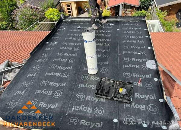 Dakrenovatie met Royal onderdak op plat dak in Hilvarenbeek Dakrenovatie met Royal onderdak op plat dak in Hilvarenbeek