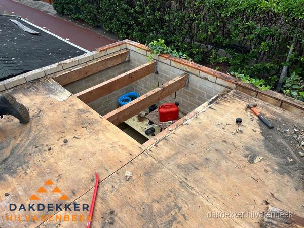 Plat dak vervangen met open constructie in Hilvarenbeek Plat dak vervangen met open constructie in Hilvarenbeek