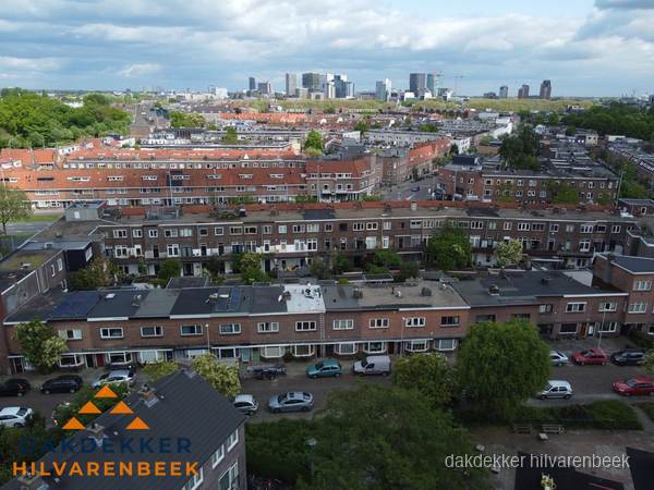Luchtfoto van daken in woonwijk Hilvarenbeek